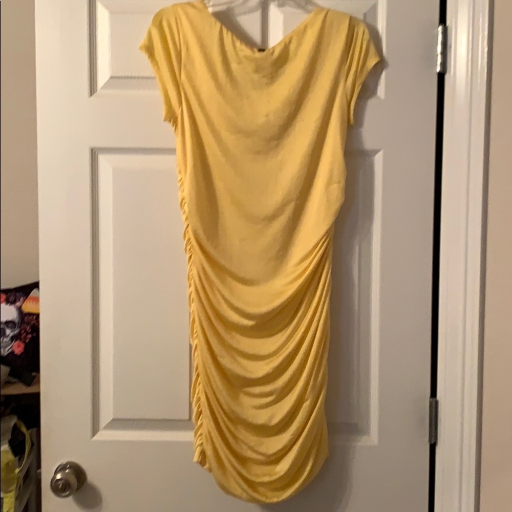 Yellow dress - Picture 5 of 5